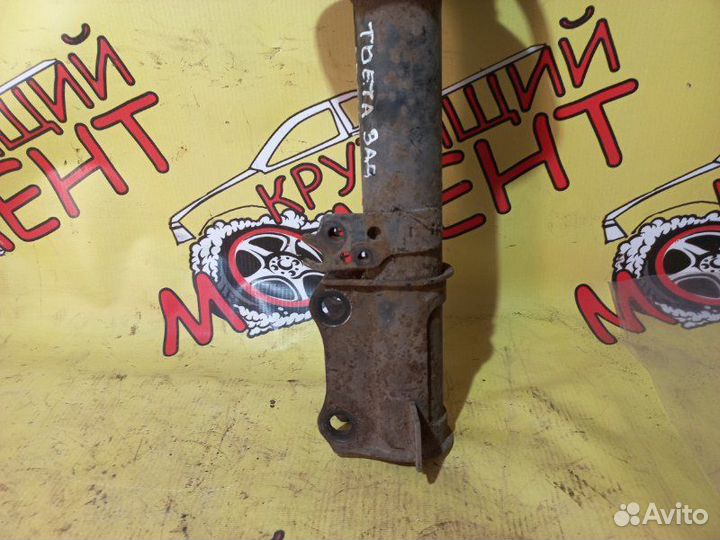 Стойка подвески задняя правая Toyota Avensis T220