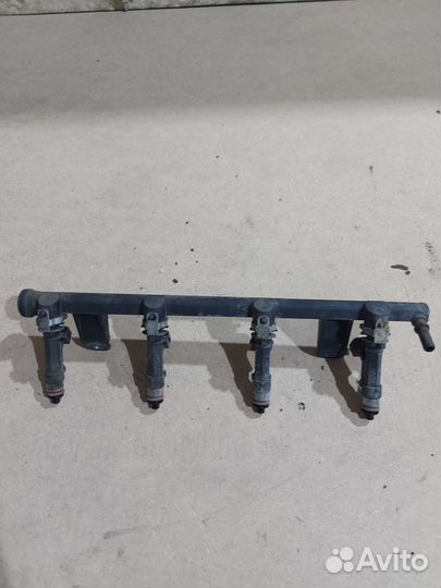 Топливная рампа Renault Logan 8200494284B 1. 4 K7M