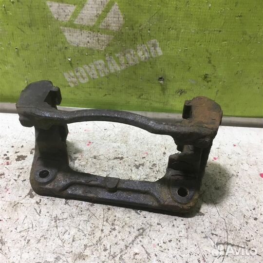 Скоба суппорта переднего Рено Меган 2