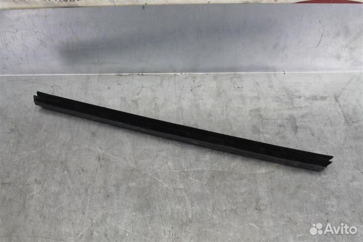 Уплотнитель стекла двери задней левой Ford Focus