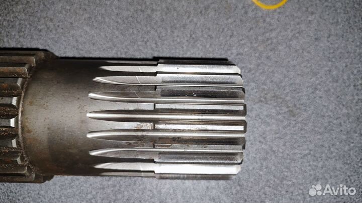 Вал выходной на передний мост ркпп ZQC2000-57K Sha