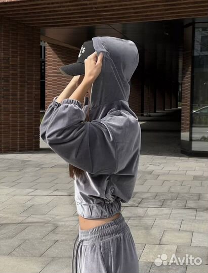 Велюровый женский спортивный костюм