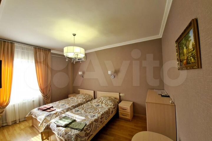 Коттедж 450 м² на участке 10 сот.