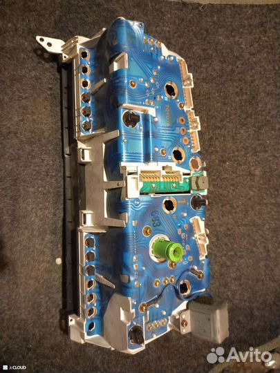 Щиток приборов на toyota mark II GX81