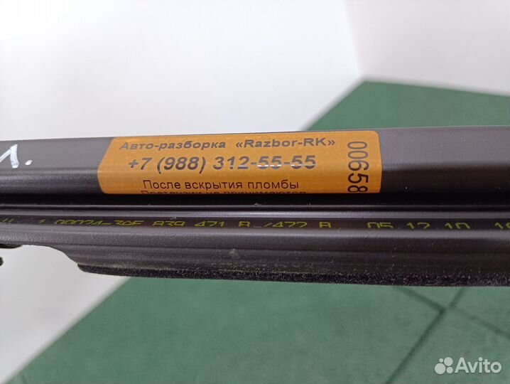 Накладка стекла зад лев двери внутр VW Passat B7