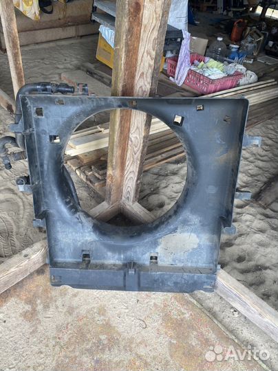 Диффузор радиатора VW Crafter