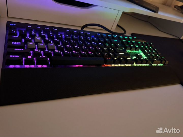 Игровая клавиатура и мышь с ковриком Corsair