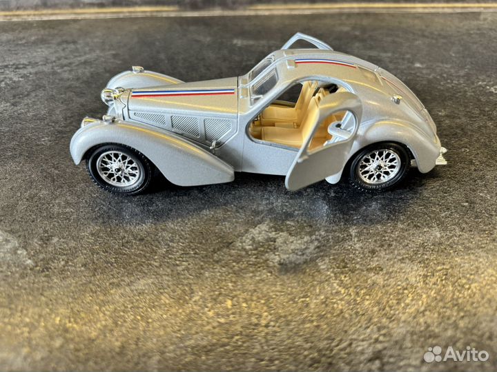 Bugatti atlantic 1936 в масштабе 1:22