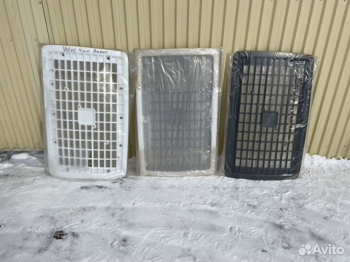 Решетка радиатора Volvo VNL 670-780 белый акрил