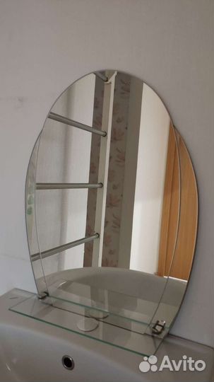 Зеркало с полкой в ванну