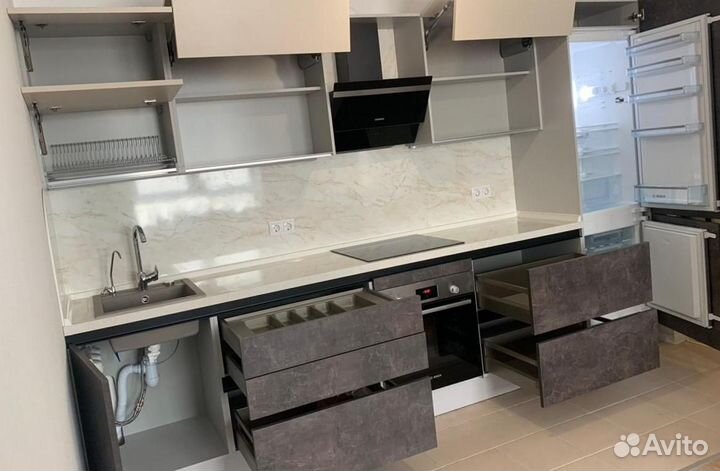 Кухня на заказ с доводчиками