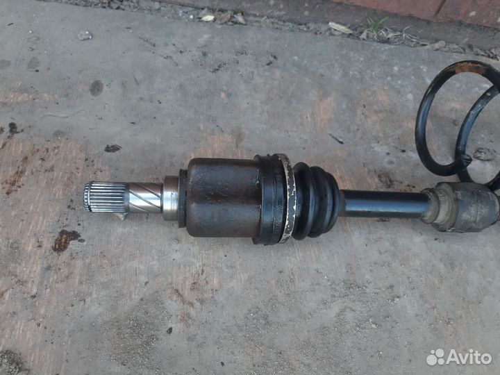 Привод передний правый Ниссан Нота