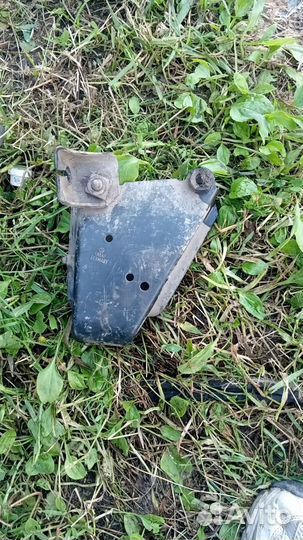 Кронштейн опоры МКПП Volkswagen Transporter T4 2.4