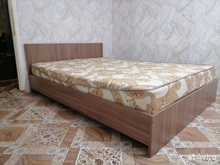 Кровать двухспальная с матрасом бу 140 200