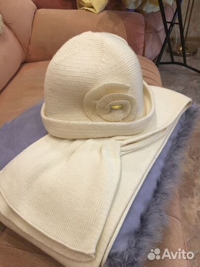 Продам комплект : шарф и шапку