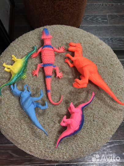 Динозавры яркие