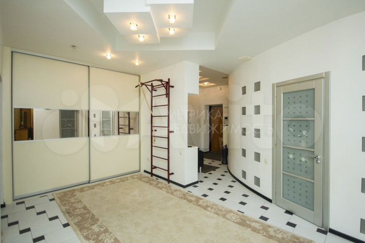 3-к. квартира, 122 м², 3/6 эт.