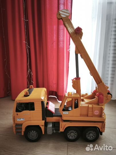 Машина bruder автокран MAN