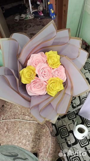 Букет атласных роз