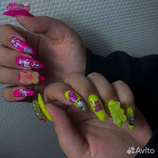 Маникюр, педикюр в студии