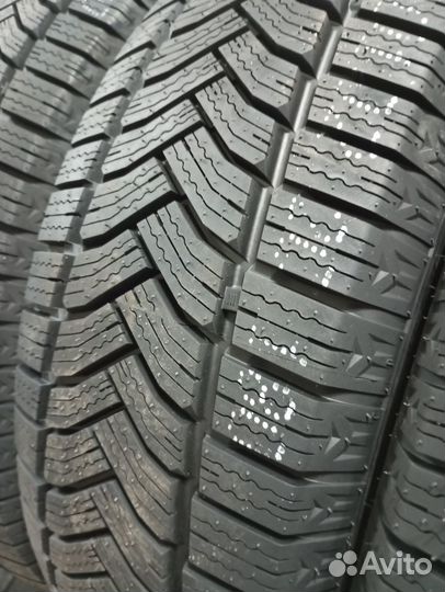 Royal Black Royal Van 195/70 R15 104