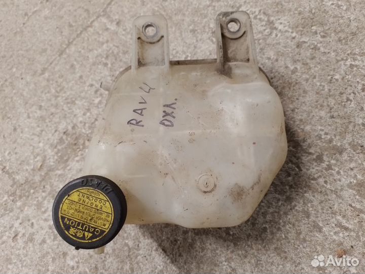 Расширительный бачок Toyota Rav 4 2000-2005