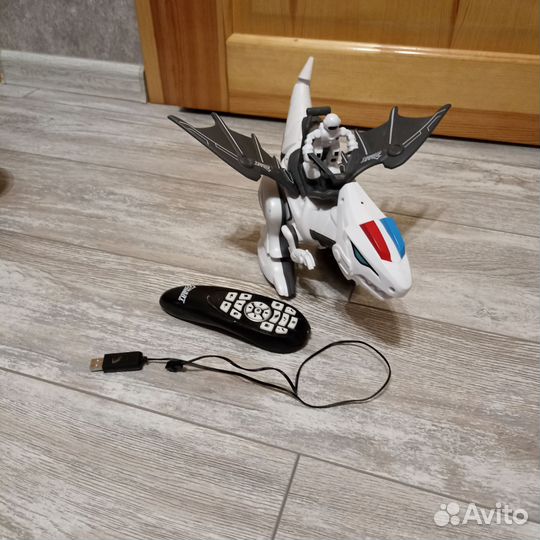 Игрушка робот с пультом