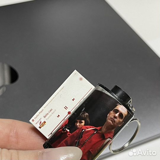 Подарок брелок с фото внутри ретро катушки