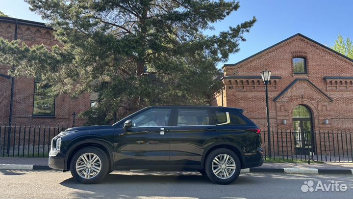 Mitsubishi Outlander 1.5 CVT, 2023, 64 км