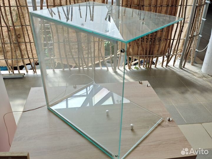 Стеклянные полки витрина бу