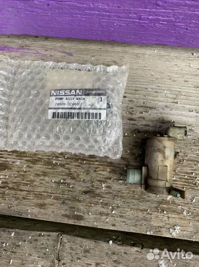 Мотор бочка омывателя лобового стекла на Infiniti