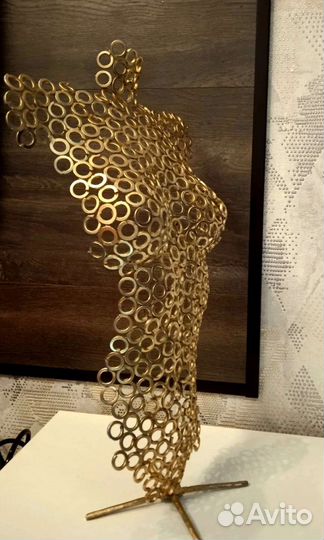 Скульптура женская, женский торс из металла