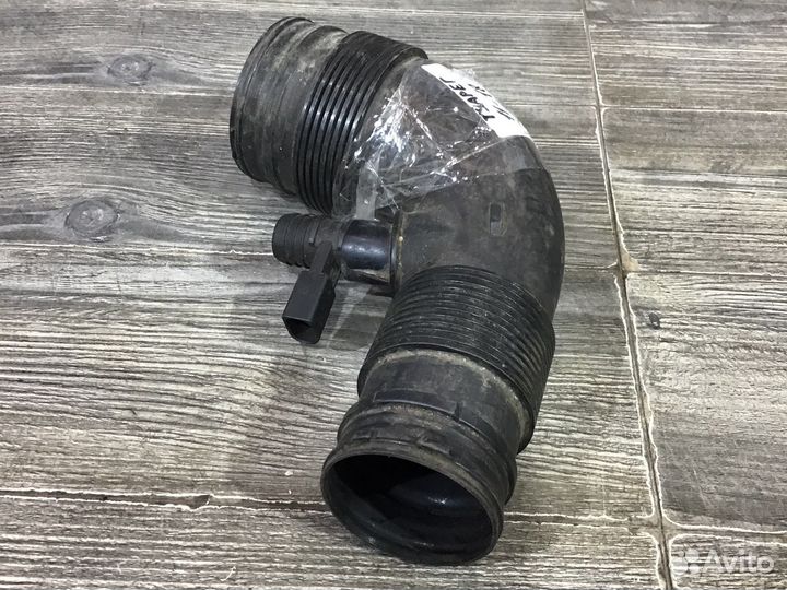 Шланг забора воздуха Volkswagen Touareg