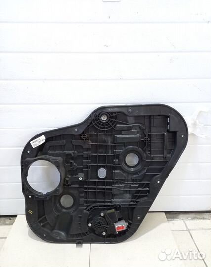 Стеклоподьемник задней правой двери Kia Sorento 3