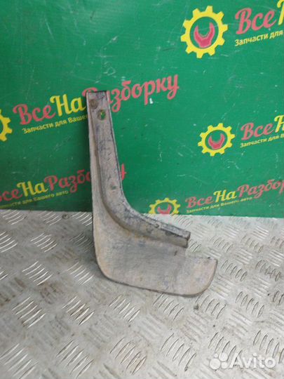 Брызговик передний правый Kia Spectra седан 2008