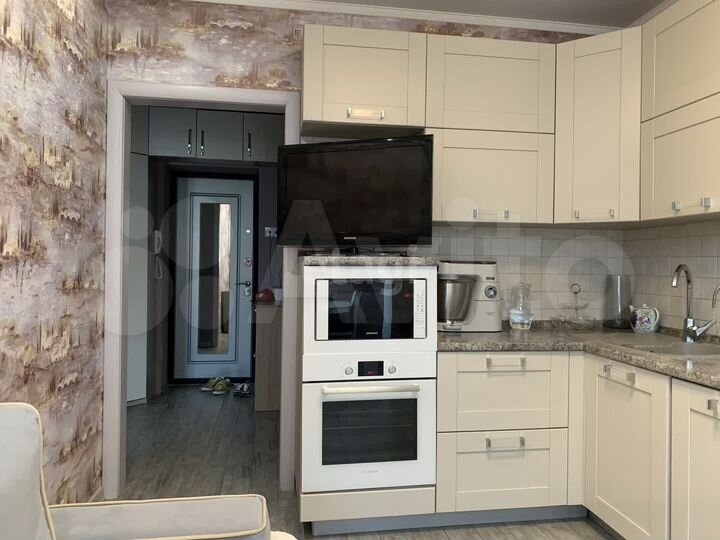 1-к. квартира, 42 м², 8/10 эт.