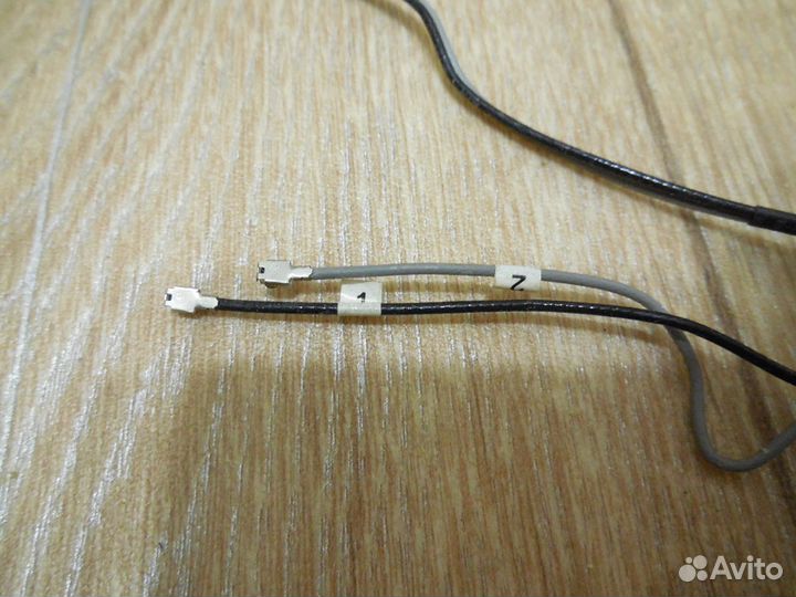 Провод с крышки монитора ноутбука