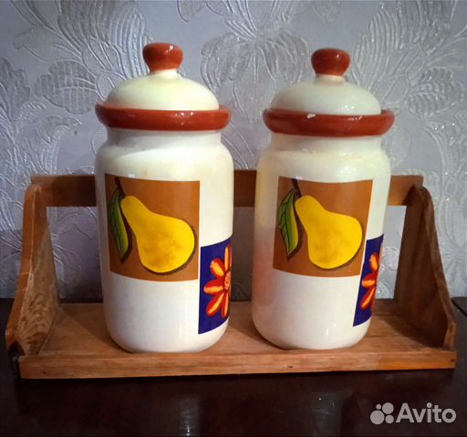 Ёмкости для хранения на подставке