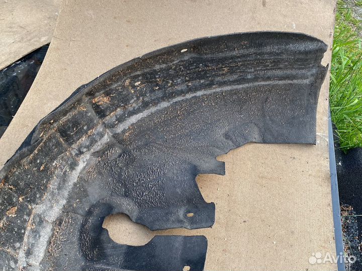 Подкрылок локер задний правый Audi A4 B8