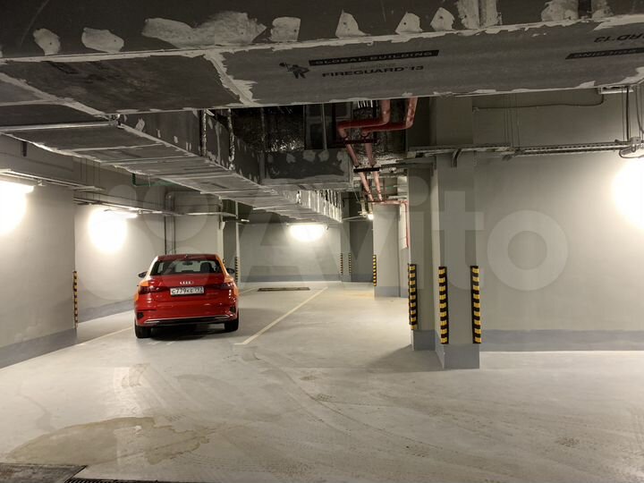 Машиноместо, > 30 м²