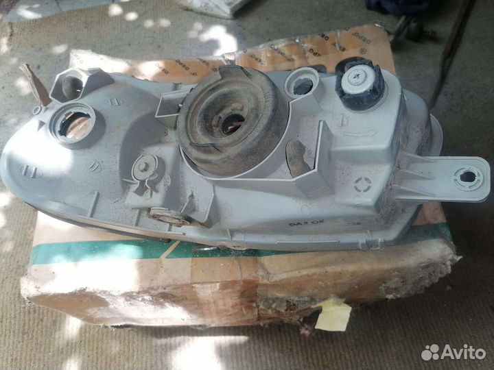 Правая фара на Hyundai Accent