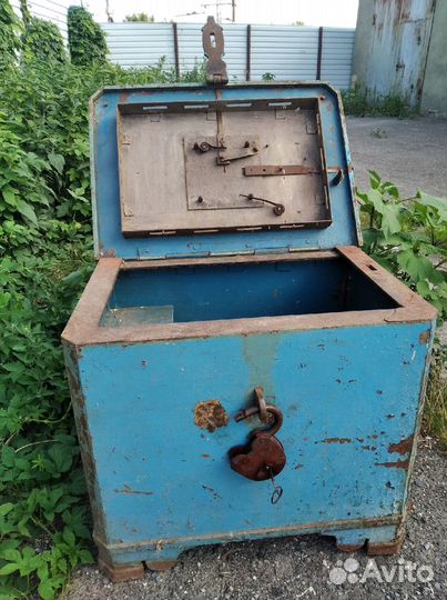 Сейф-сундук. полковая касса. 19 век