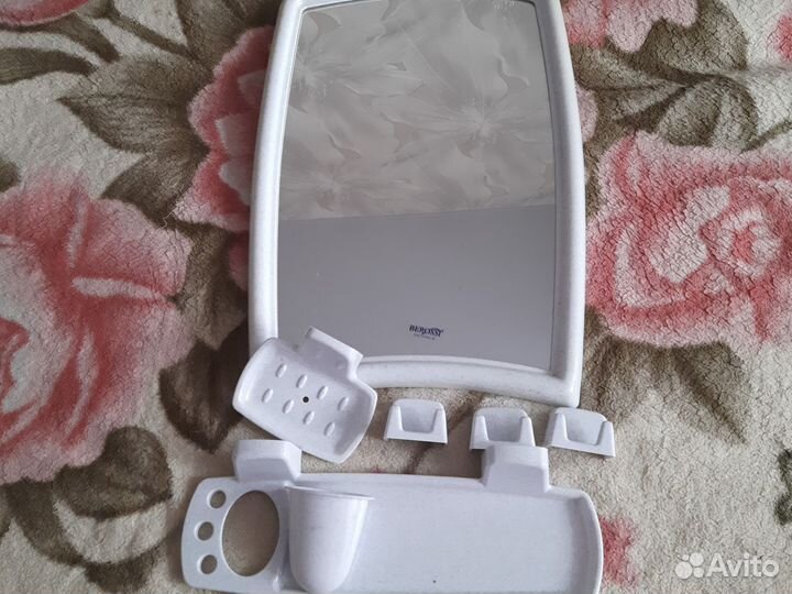 Полка в ванную новая с зеркалом