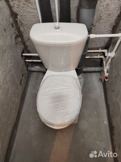 Унитаз с бачком новый