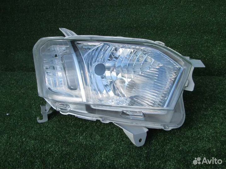 Фара правая Toyota Probox NCP160