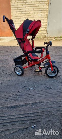 Трехколесный велосипед с ручкой Capella Action