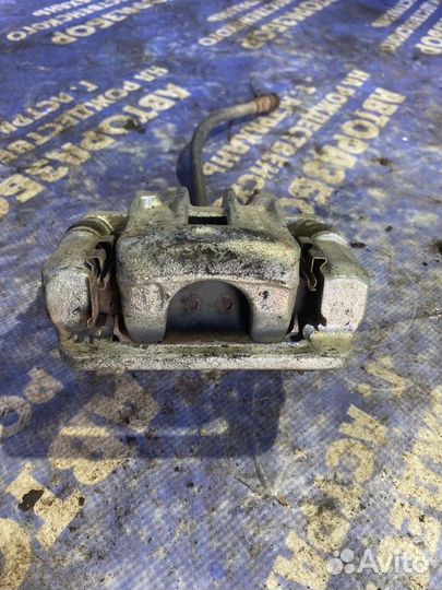 Задний левый суппорт Hyundai Sonata 4 седан 2007