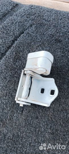 Петля передней правой двери Рено Меган 2