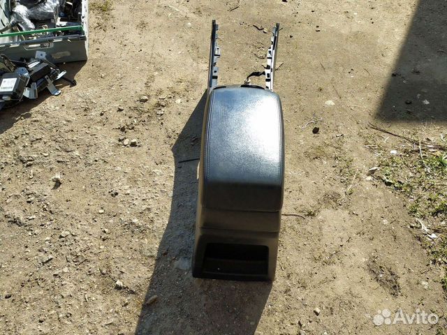 Подлокотник SsangYong actyon 2011 года