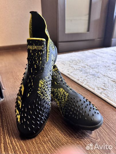 Бутсы adidas predator freak